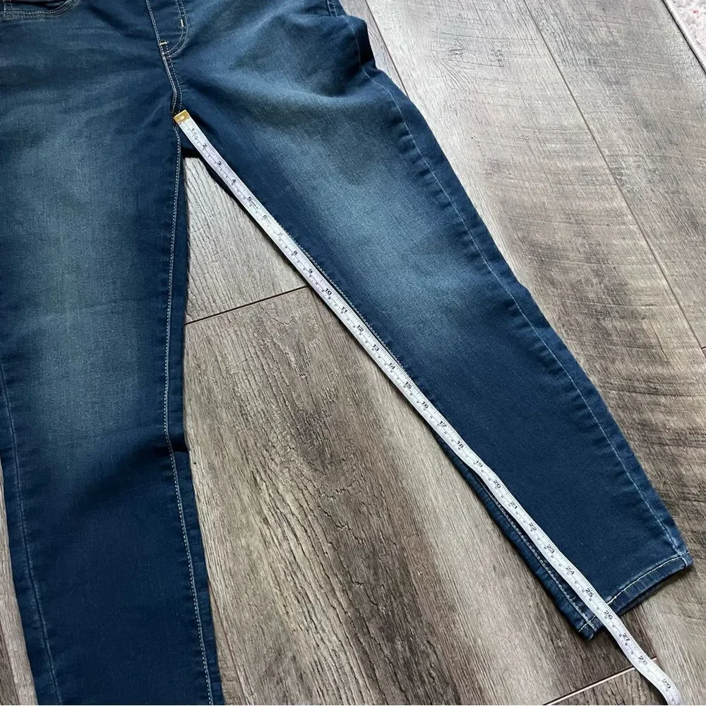 Signature by Levi Strauss Totally Shaping Pull On Skinny Jeans Size 6 Short